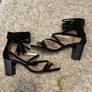 Block heel tassel sandals - black velvet